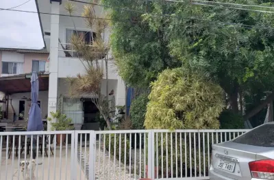 Cód. 577 buraquinho casa com 4/4 sendo 3 suítes e 2 varandas.