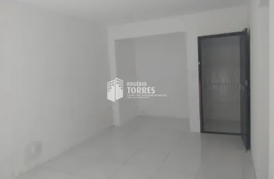 Apartamento a venda de 2/4 com área serviço, térreo no cond. securitários em patamares