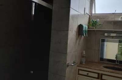 Apartamento amplo no campo grande, frente para a praça
