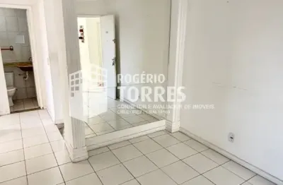 Apartamento locação de 2/4, 1 suíte, varanda e garagem coberta no pernambués