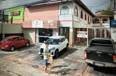 Sala comercial localizado na rua principal de vilas do atlântico