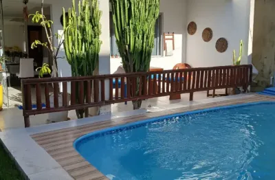 Venda casa com 3 quartos, com 1 suíte, 120m2, closet e varanda, em lauro de freitas