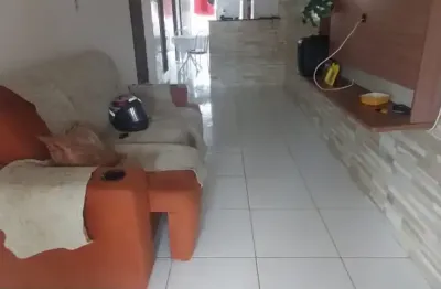 Vando esta casa 2 andar na itinga taruma rua emfrete oa mercado forte laje livre