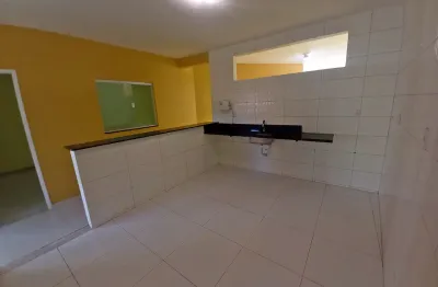 Vendo esta limda casa na itnga proximo posto de saude baxinha 1 andar