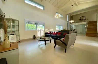 Casa duplex a venda de 5/4, 4 suítes, enrgia solar, dependência, área gourmet, piscina e 4 garagens em vilas atlântico