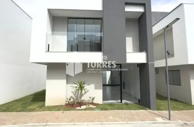 Casa duplex a venda de 3 suítes, área garden 26m² e 2 garagens em abrantes
