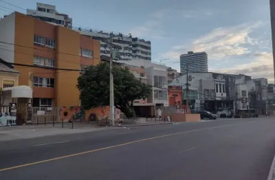 Cód. 043 rio vermelho 3/4 com dependência espaçoso em frente à praia