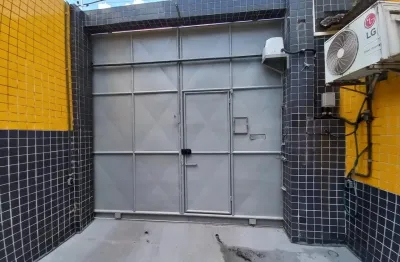 Galpão com 300 m2 - mezanino - Rua Francisco Sousa - Roma - Salvador