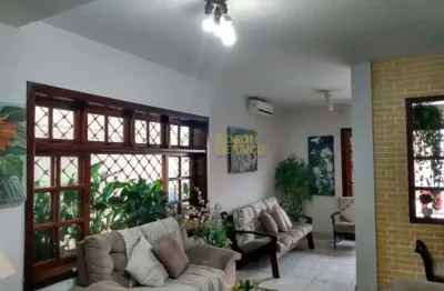 Sobrado com 4 dormitórios à venda, 142 m² por r$ 900.000 - vila bourghese - pindamonhangaba/sp