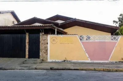 Casa com 3 quartos à venda no Santana, Pindamonhangaba 