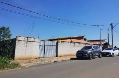 Casa á venda com 2 quartos, parque shangri-lá - pindamonhangaba