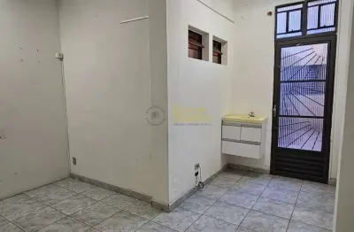 Casa comercial com 1 sala para alugar no Centro, Pindamonhangaba 