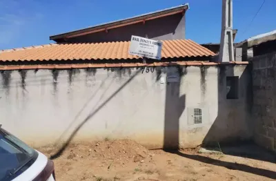 Casa á venda com 2 quartos, parque shangri-lá - pindamonhangaba