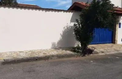 Sobrado á venda com 3 quartos, campo alegre - pindamonhangaba