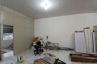 Casa comercial com 1 sala para alugar no Centro, Pindamonhangaba 