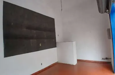 Casa comercial com 1 sala para alugar no Centro, Pindamonhangaba 