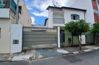 Casa comercial com 7 salas para alugar no Centro, Pindamonhangaba 