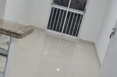 Apt 2/4 Suíte Térreo em cond con infraestrutura completa, localizado a 5 min Metrô/Aeroporto,  pontos comerciais e ponto de ônibus próximo