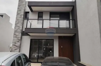 Sobrado a venda no central square , com 03 dormitórios sendo 01 suíte , sala e cozinha . muito bem localizado!