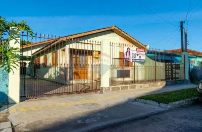 Casa a venda com três quartos no bairro são jerônimo.
