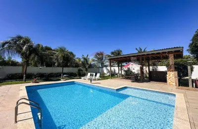 Barra do jacuípe - casa térrea, 1000m2 de terreno, 2 suítes, condomínio parque das árvores.