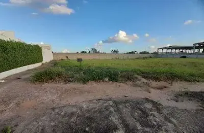 Terreno no Ouro Verde primeira etapa com localização privilegiada