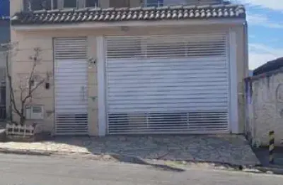 Sobrado moderno com espaço gourmet + porão alto — Franco da Rocha