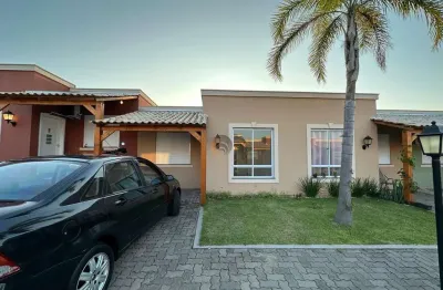 Casa em condomínio fechado, bem localizada no bairro universitário/lajeado-rs