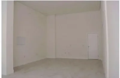 Sala comercial no térreo, em uma das principais ruas da cidade.
