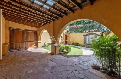 Sobrado esplendoroso!!! Localizado no coração do bairro Jardim Europa, São Paulo