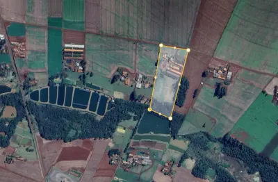 Área de terra a venda em Nova Santa Rosa, contendo chiqueirão, duas casas, 2 poços e passa um rio nos fundos da propriedade .