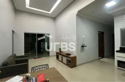 Casa de Esquina à Venda – Moderna, Arejada e com Excelente Localização