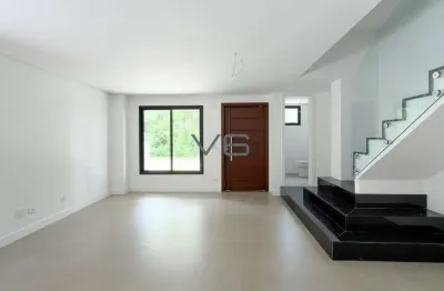 Casa Alto Padrão com 150m² privativos, 3 quartos, 2 vagas de garagem, no Santa Cândida, Curitiba - PR.