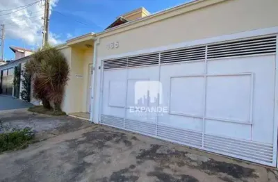 Casa com 2 dormitórios à venda, 125 m² por R$ 750.000 - Jardim Itamarati - Botucatu/SP