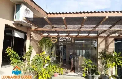 Excelente casa com piscina próxima ao mar em balneário pinhal