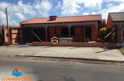 Casa com anexo próximo ao mar no centro de cidreira