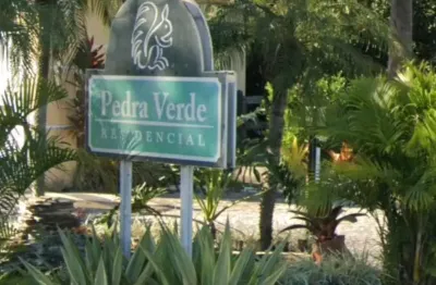 Terreno condomínio de alto padrão sem vizinhos laterais com rua interna.