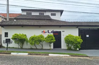 Casa à venda em Suzano-SP, bairro Jardim Carlos Cooper: 5 quartos, 1 suíte, 2 salas, 4 banheiros, 3 vagas de garagem, 297m².