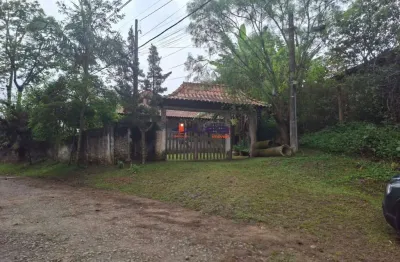 Chácara à venda ou locação em Suzano-SP, bairro Palmeiras. 3 quartos, 1 suíte, 2 salas, 2 banheiros, 3 vagas de garagem, 300m² de área. Venha conferir