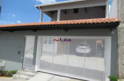 Imperdível oportunidade: Casa à venda em Poá-SP, Vila Áurea, 3 quartos, 1 suíte, 2 salas, 4 vagas, 302,41 m²!