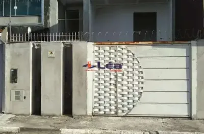 Sobrado à venda em Suzano-SP, Jardim Quaresmeira: 3 quartos, 1 sala, 1 banheiro, 2 vagas, 191,21m²!