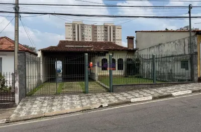 Sobrado de Alto Padrão no Centro de Poá-SP: 3 Quartos, 1 Suíte, 1 Sala, 2 Banheiros, 2 Vagas na Garagem!