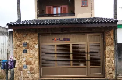 Sobrado à venda em Suzano-SP, Jardim Cacique: 3 quartos, 1 suíte, 1 sala, 1 banheiro, 1 vaga de garagem, 116 m². Imperdível!