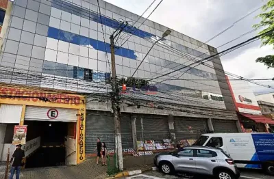 Prédio comercial para locação no Centro de Poá-SP: 8 banheiros, 100 vagas de garagem e 4.314,00 m² de área!