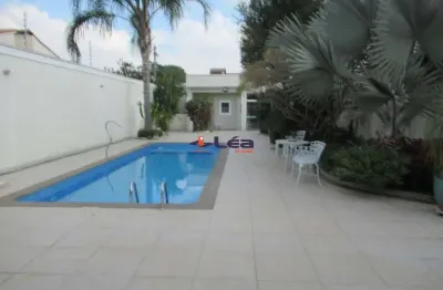 Imóvel de alto padrão no Parque Suzano: 4 quartos, 1 suíte, 3 salas, 8 vagas, 527m² - Venda ou Locação em Suzano-SP!