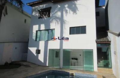 Sobrado à venda em Suzano-SP, Jardim Suzano: 3 quartos, 1 suíte, 2 salas, 2 vagas de garagem, 353,30 m² de área.