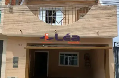 Sobrado à venda em Itaquaquecetuba-SP: 1 quarto, 1 suíte, 1 sala, 2 vagas e 125m² no Jardim Santa Rita