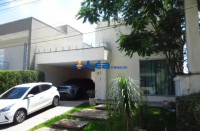 Sobrado de Luxo com 3 Quartos e 4 Vagas em Mogi das Cruzes - Cidade Parquelandia, SP: Venda ou Locação!