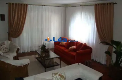 Imperdível oportunidade: Casa com 3 quartos e 2 vagas de garagem no Centro de Poá-SP, à venda ou locação!