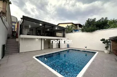 Casa com 3 quartos à venda na Rua Turvânia, Jaraguá, São Paulo